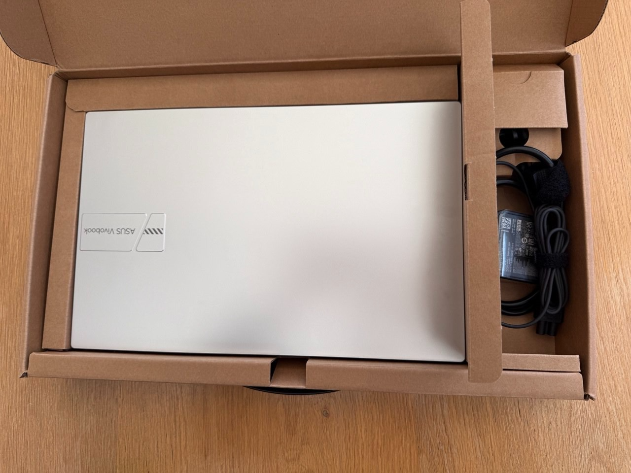 ASUS Vivobook, Core i5, 16GB RAM, 1TB SSD, 15.6 Inch OLED Laptop, X1505VA-MA577W