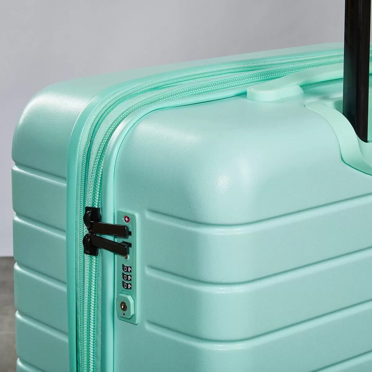 Rock Novo 4 Piece Hardside Luggage Set in Pastel Green