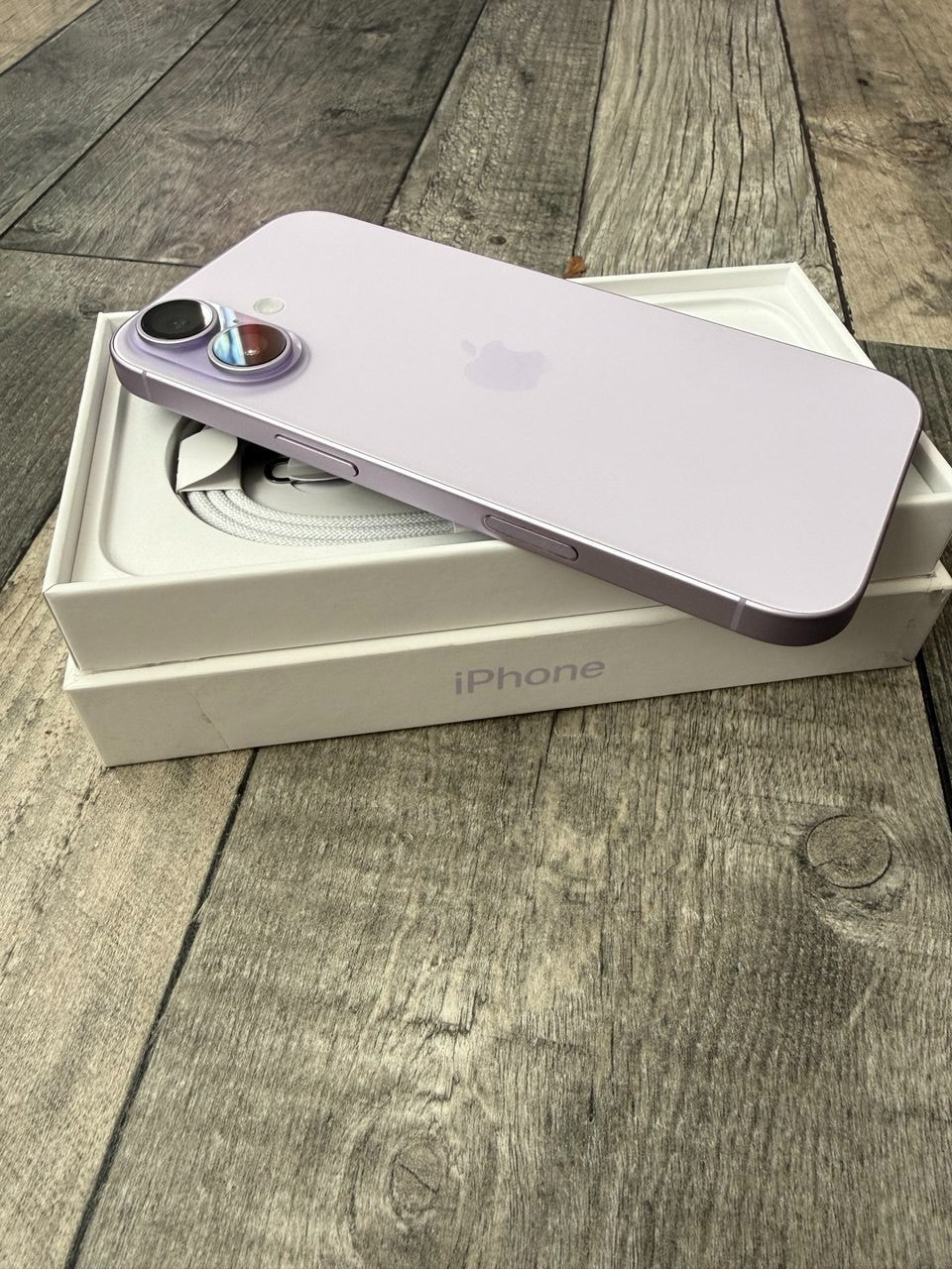 Apple iPhone 17 256GB Sim Free Mobile Phone in Lavender, MG6M4QN/A 60 Cycles
