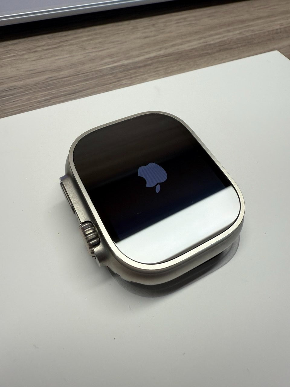 Apple Watch Ultra 2 GPS + Cellular 49mm Natural Titanium Milanese Loop -Small