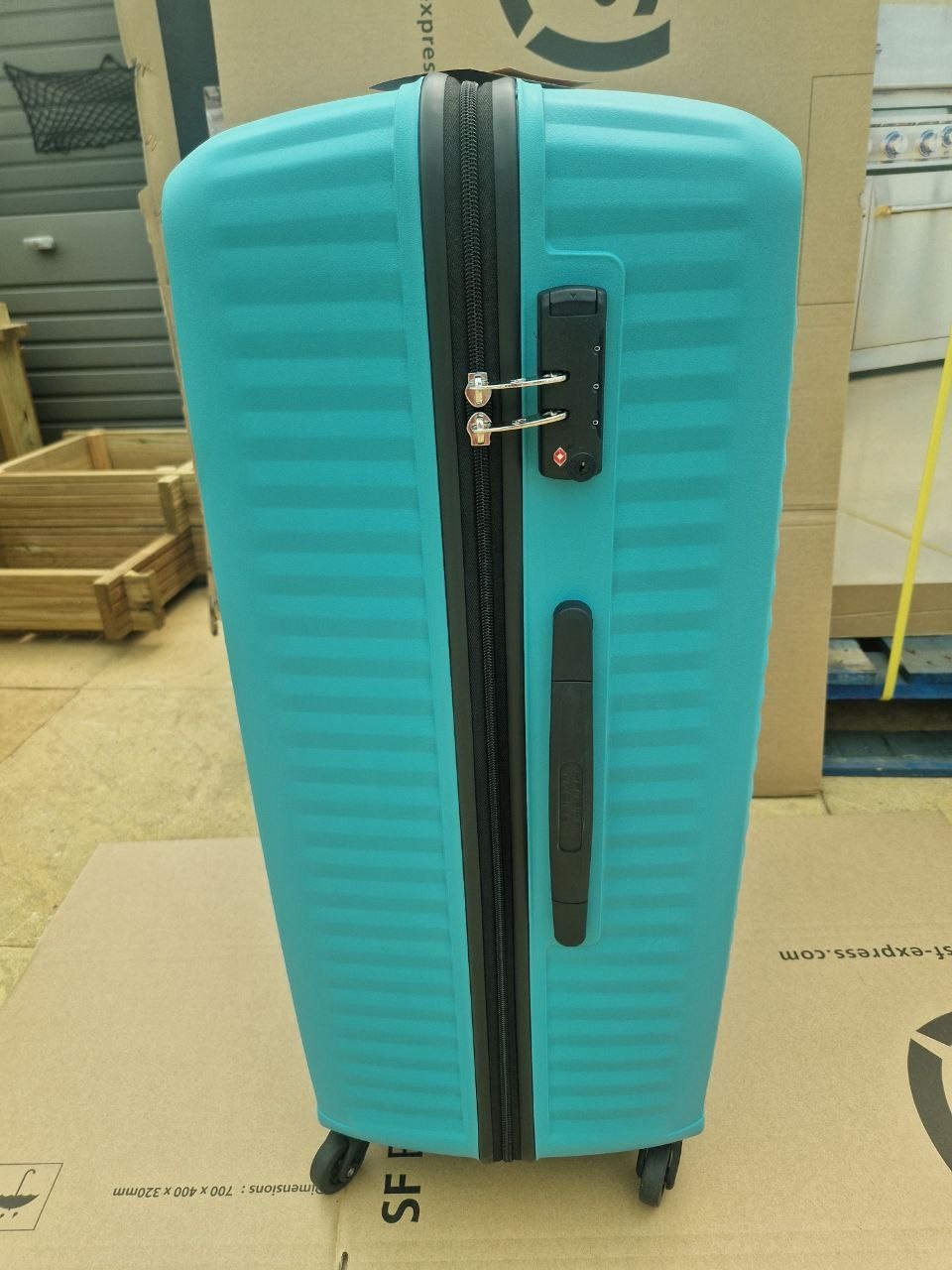 American Tourister Air Move Large (93L) in Teal