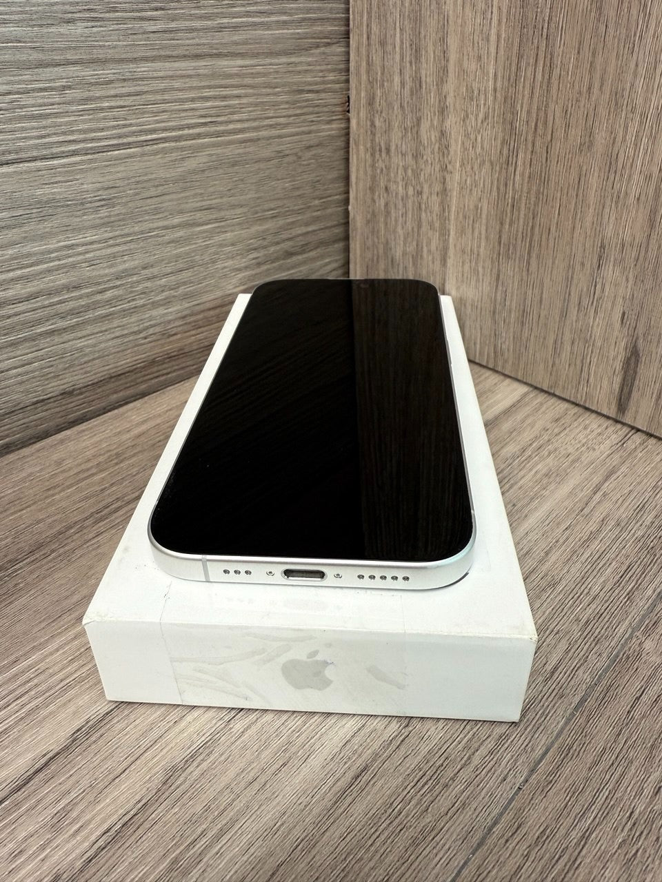 Apple iPhone 16 128GB Sim Free Mobile Phone in White, MYE93QN/A