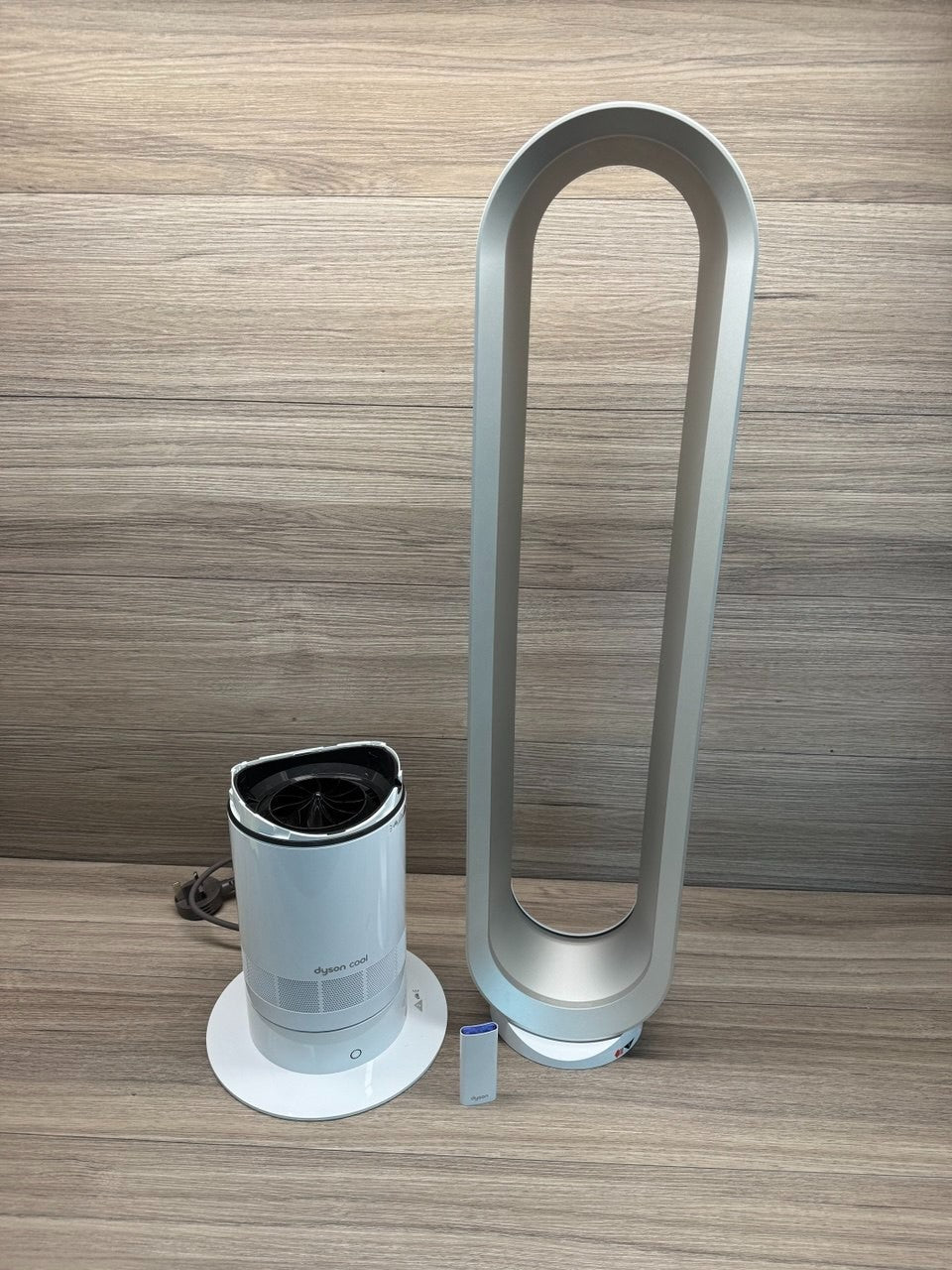 Dyson AM07 Tower Fan - White/Silver | 10 Speed | **U 1