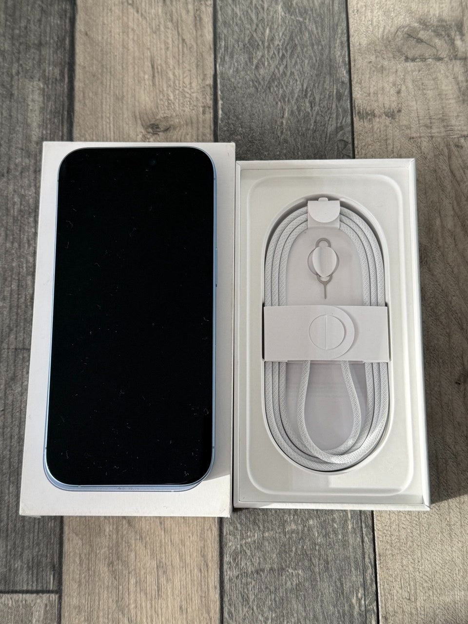 Apple iPhone 17 256GB Sim Free Mobile Phone in Mist Blue, MG6L4QN/A Never used