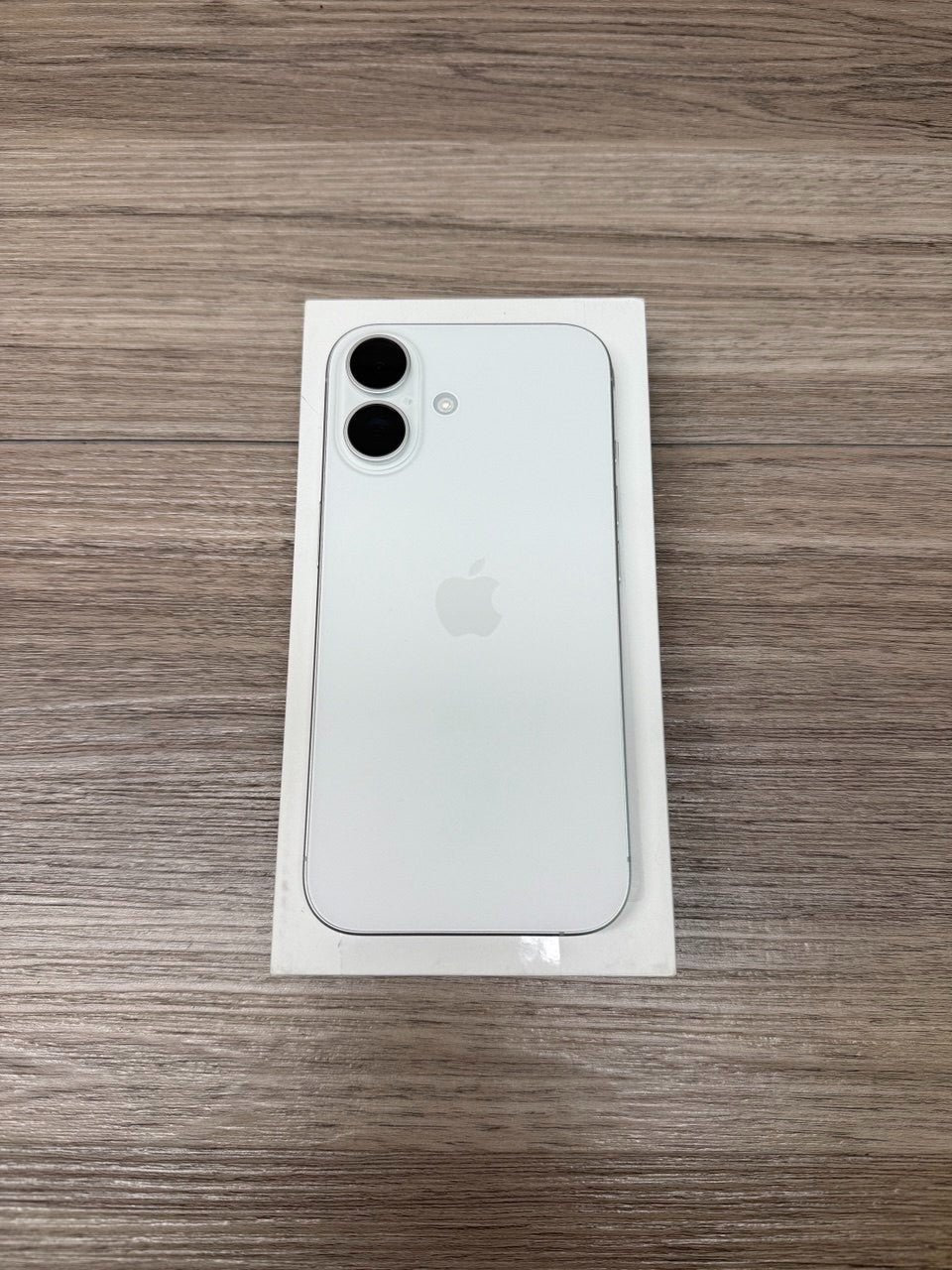 Apple iPhone 16 128GB Sim Free Mobile Phone in White, MYE93QN/A