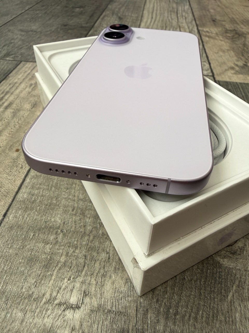 Apple iPhone 17 256GB Sim Free Mobile Phone in Lavender, MG6M4QN/A 60 Cycles