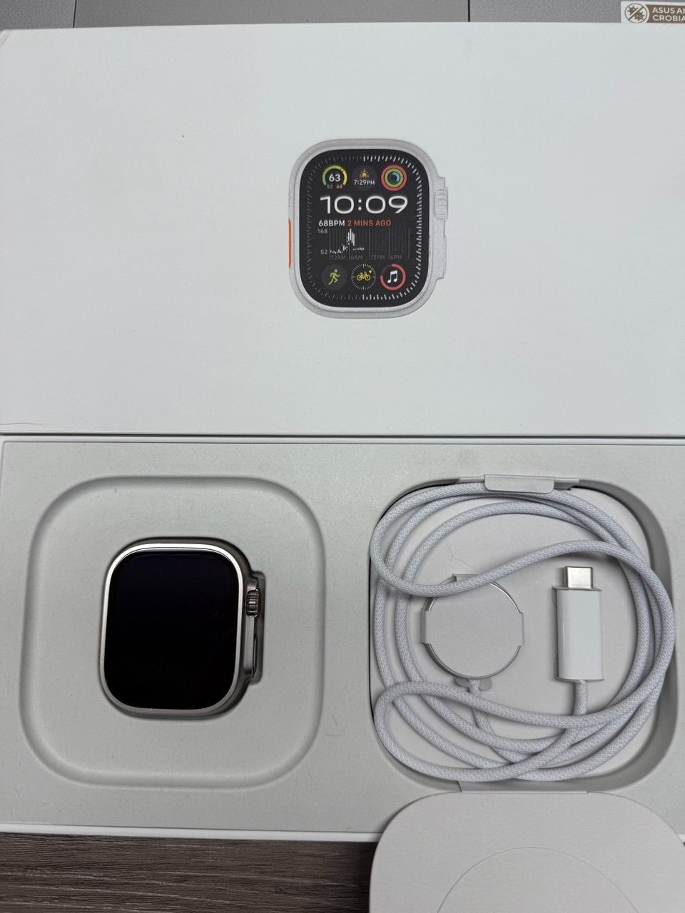 Apple Watch Ultra 2 GPS + Cellular 49mm Natural Titanium Milanese Loop -Small