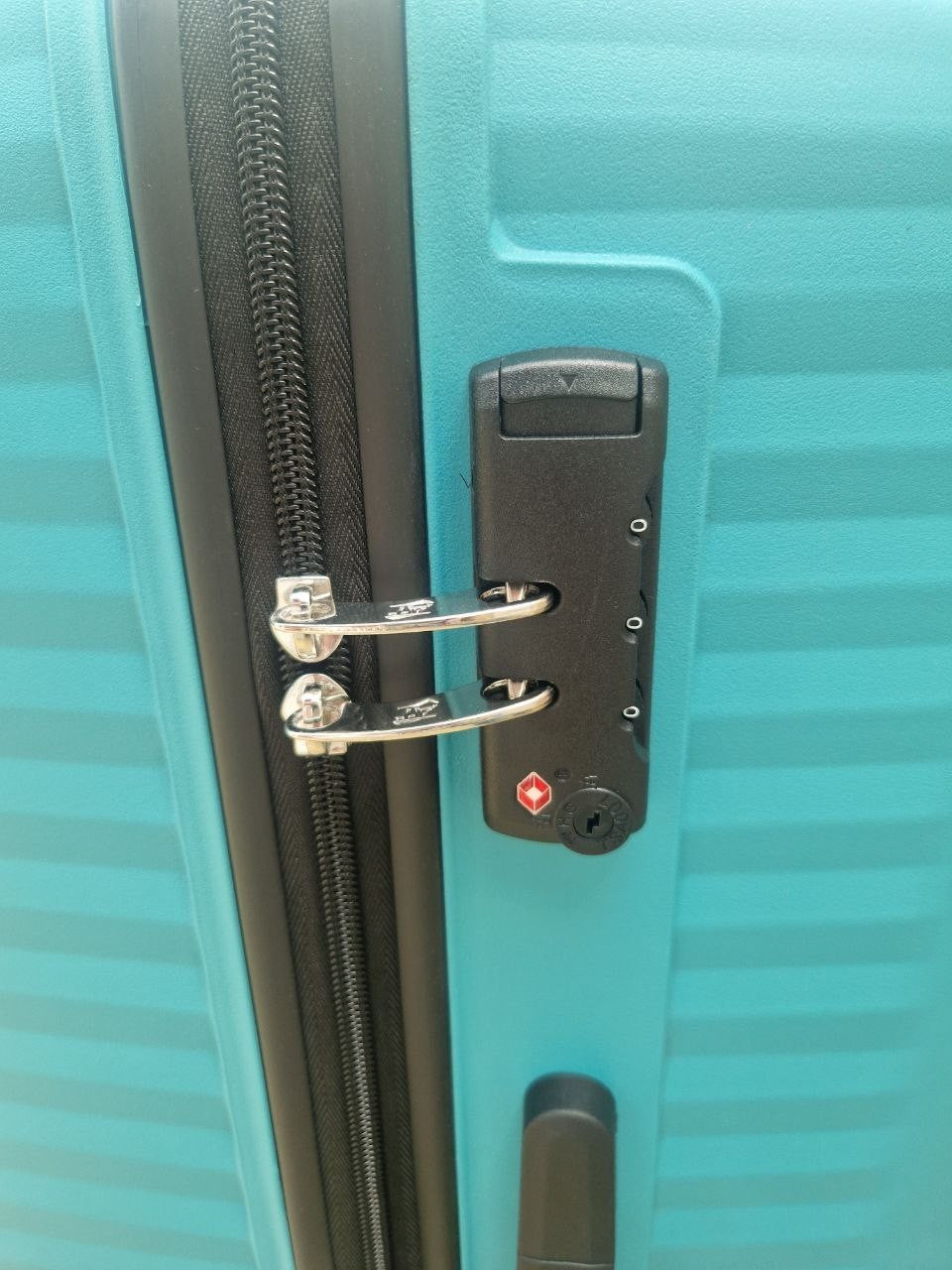 American Tourister Air Move Large (93L) in Teal