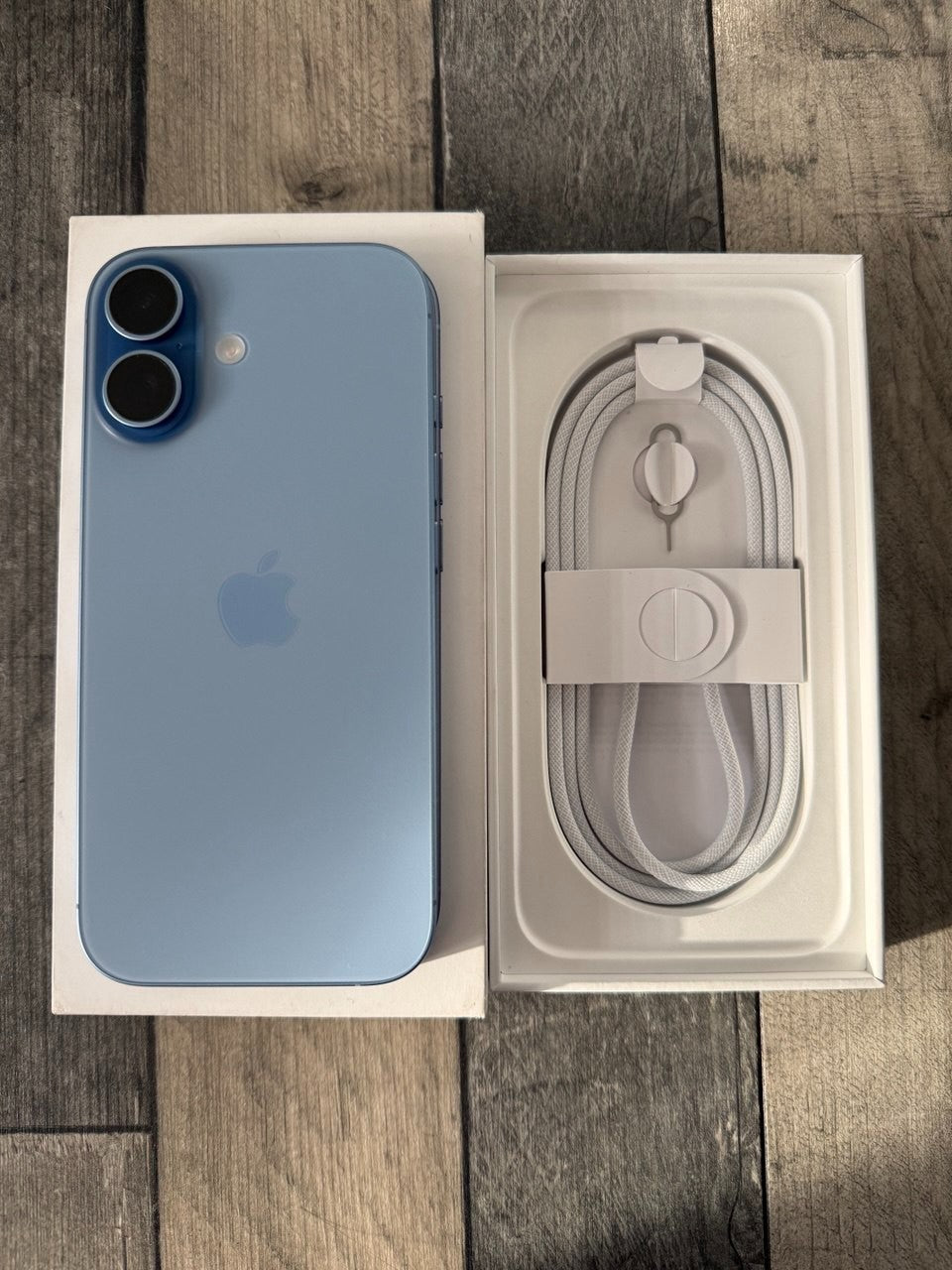 Apple iPhone 17 256GB Sim Free Mobile Phone in Mist Blue, MG6L4QN/A Never used