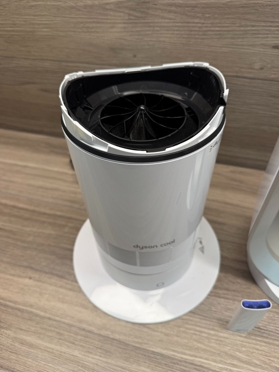 Dyson AM07 Tower Fan - White/Silver | 10 Speed | **U 1