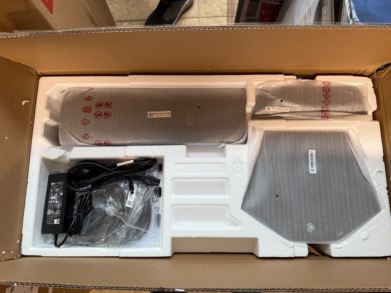 LG UltraGear 27 Inch 4K Ultra HD 240Hz IPS Gaming Monitor, 27G850A-B