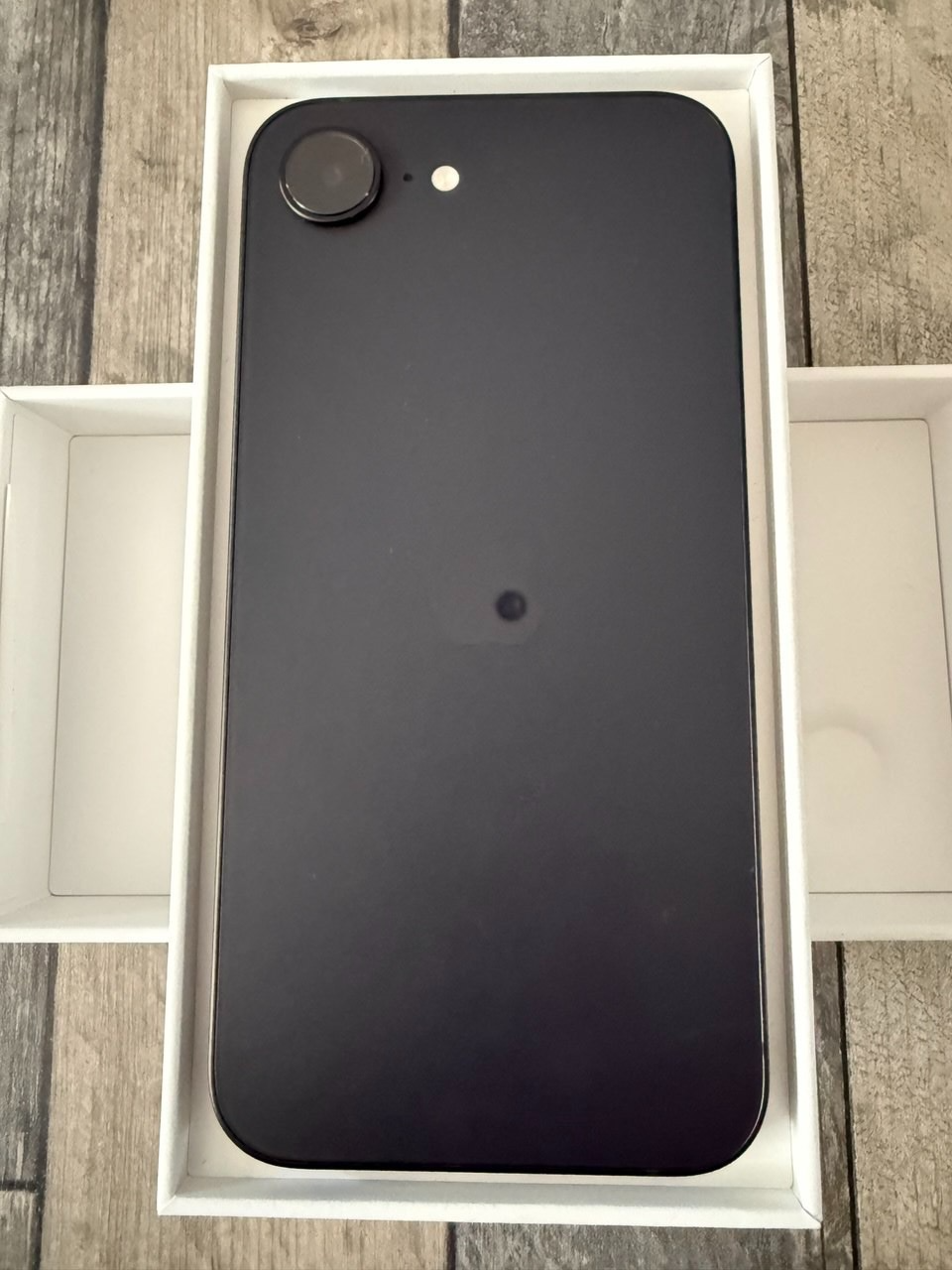 Apple iPhone 16e 256GB Sim Free Mobile Phone in Black, MD1T4QN/A - 82 Cycles