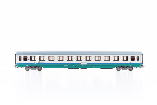 Rivarossi HR4168 Italian coach type UICZ of the FS; 2nd class, XMPR