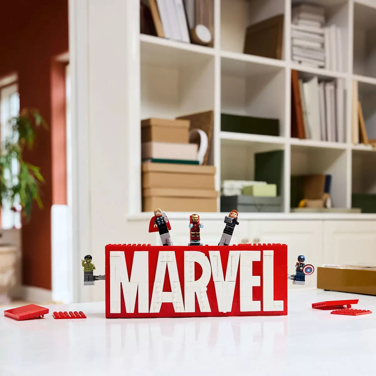 LEGO Superheroes MARVEL Logo & Minifigures - Model 76313