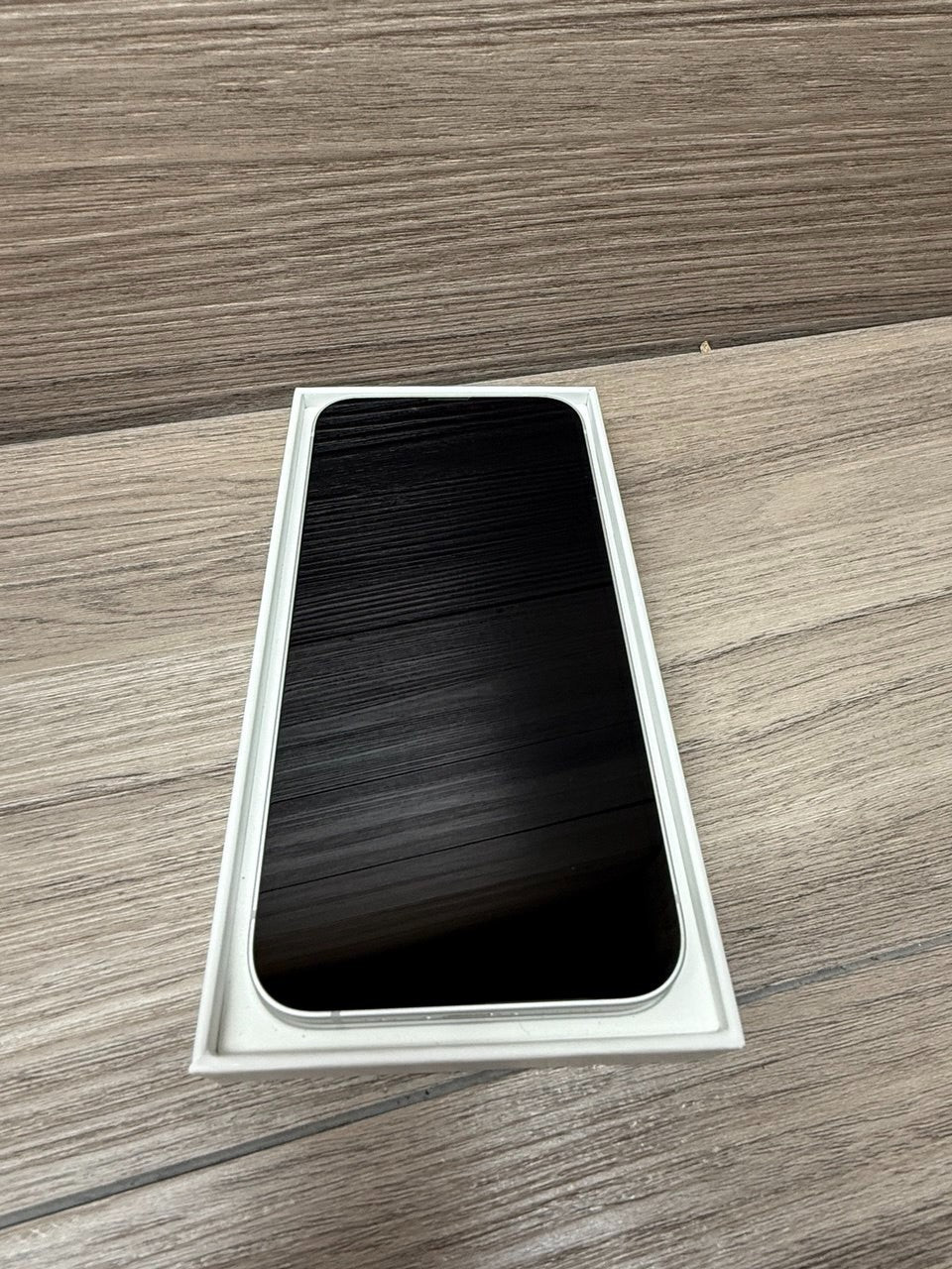 Apple iPhone 16e 128GB Sim Free Mobile Phone in White, MD1R4QN/A 41 cycles