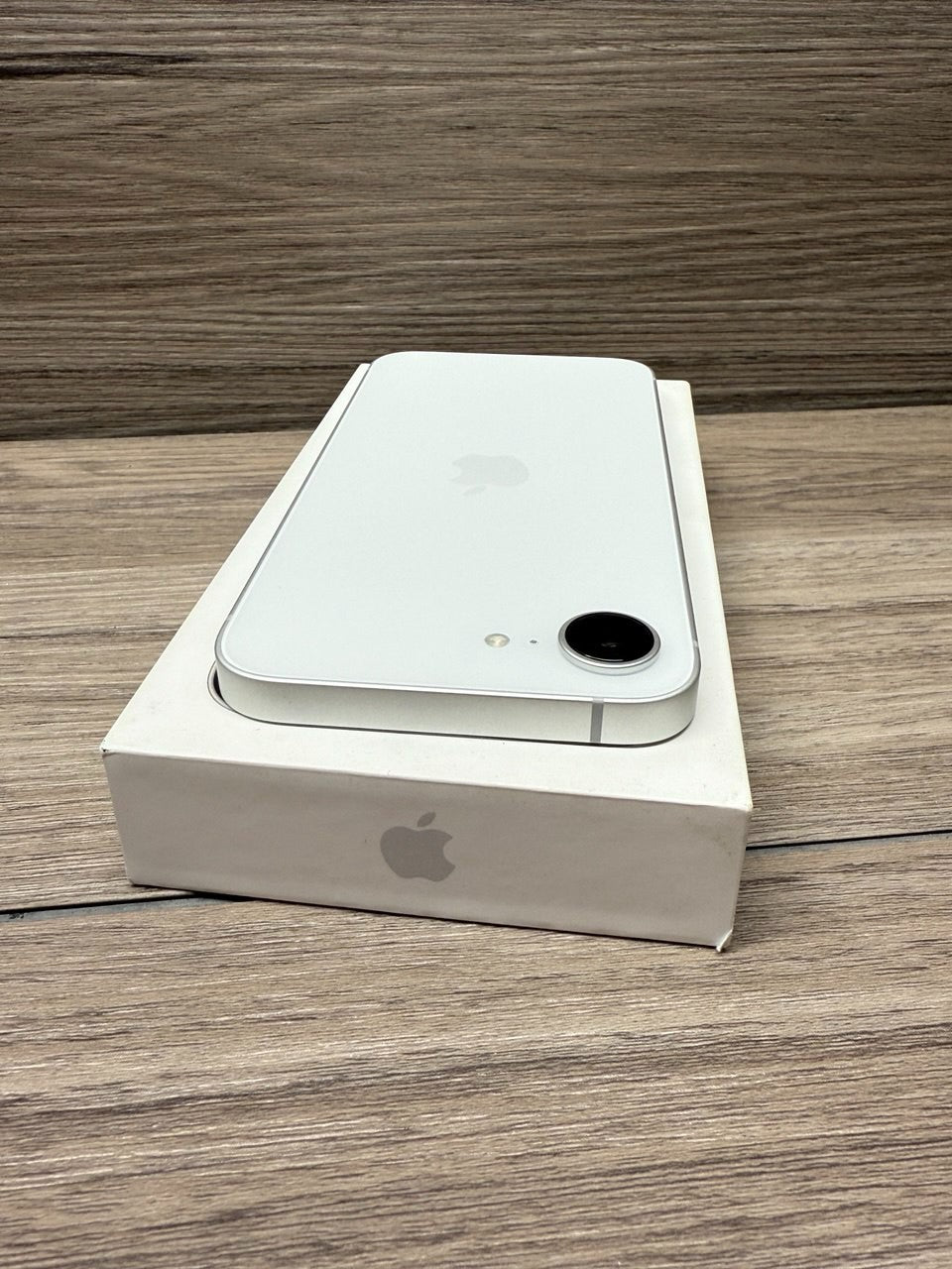 Apple iPhone 16e 128GB Sim Free Mobile Phone in White, MD1R4QN/A 41 cycles