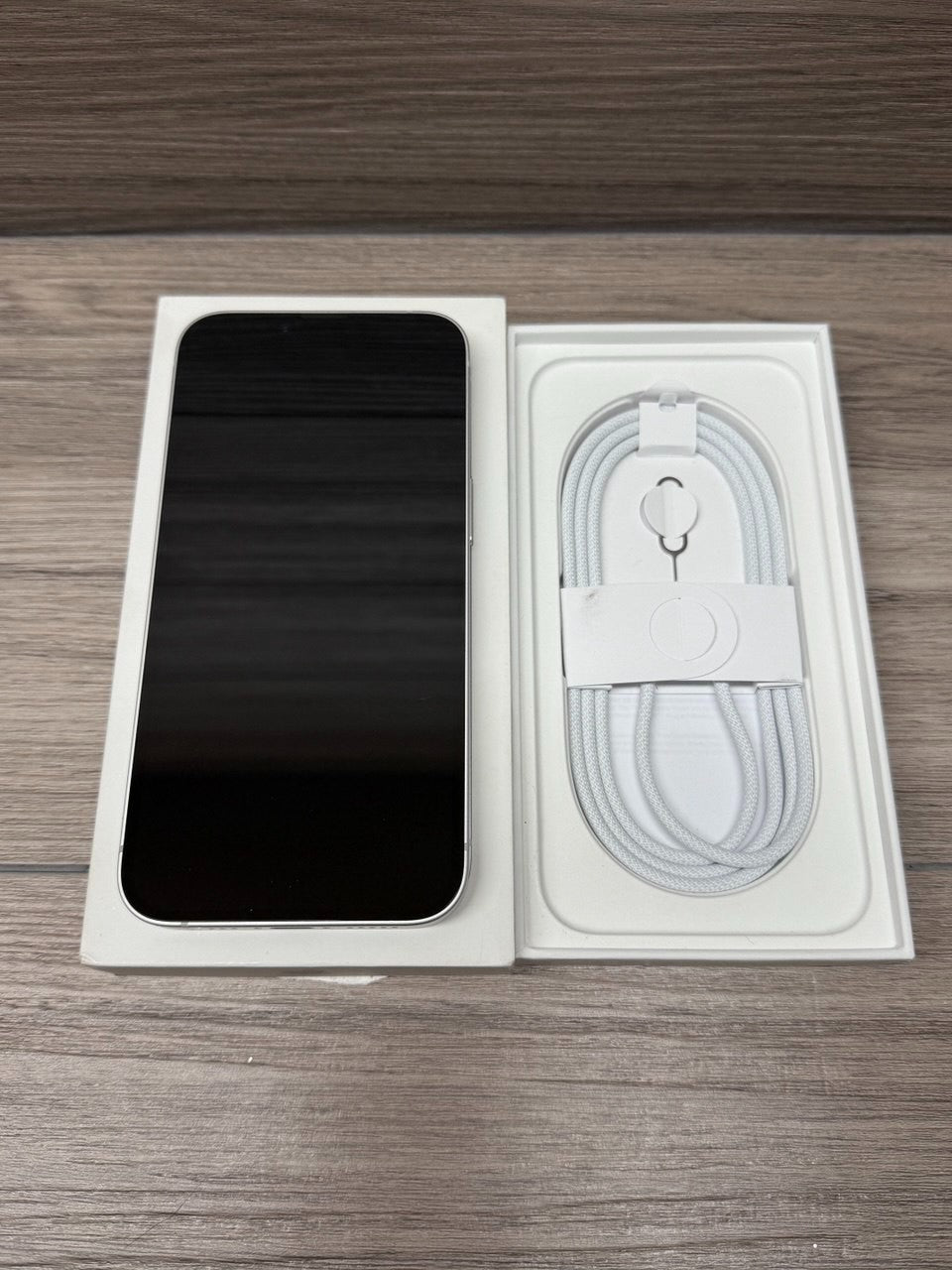 Apple iPhone 16e 128GB Sim Free Mobile Phone in White, MD1R4QN/A 41 cycles