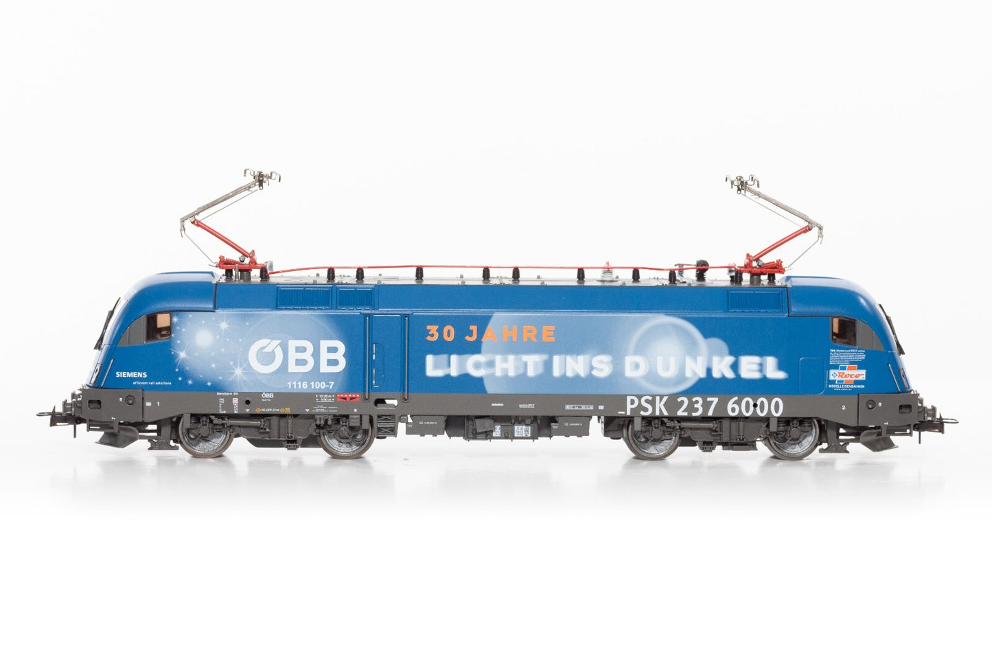 Roco 63675 H0 Electric locomotive 'Licht ins Dunkel' Vectron of the ÖBB new