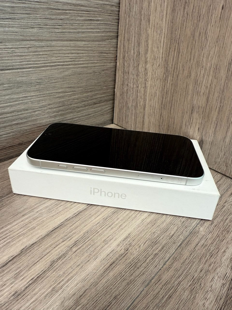 Apple iPhone 16 128GB Sim Free Mobile Phone in White, MYE93QN/A