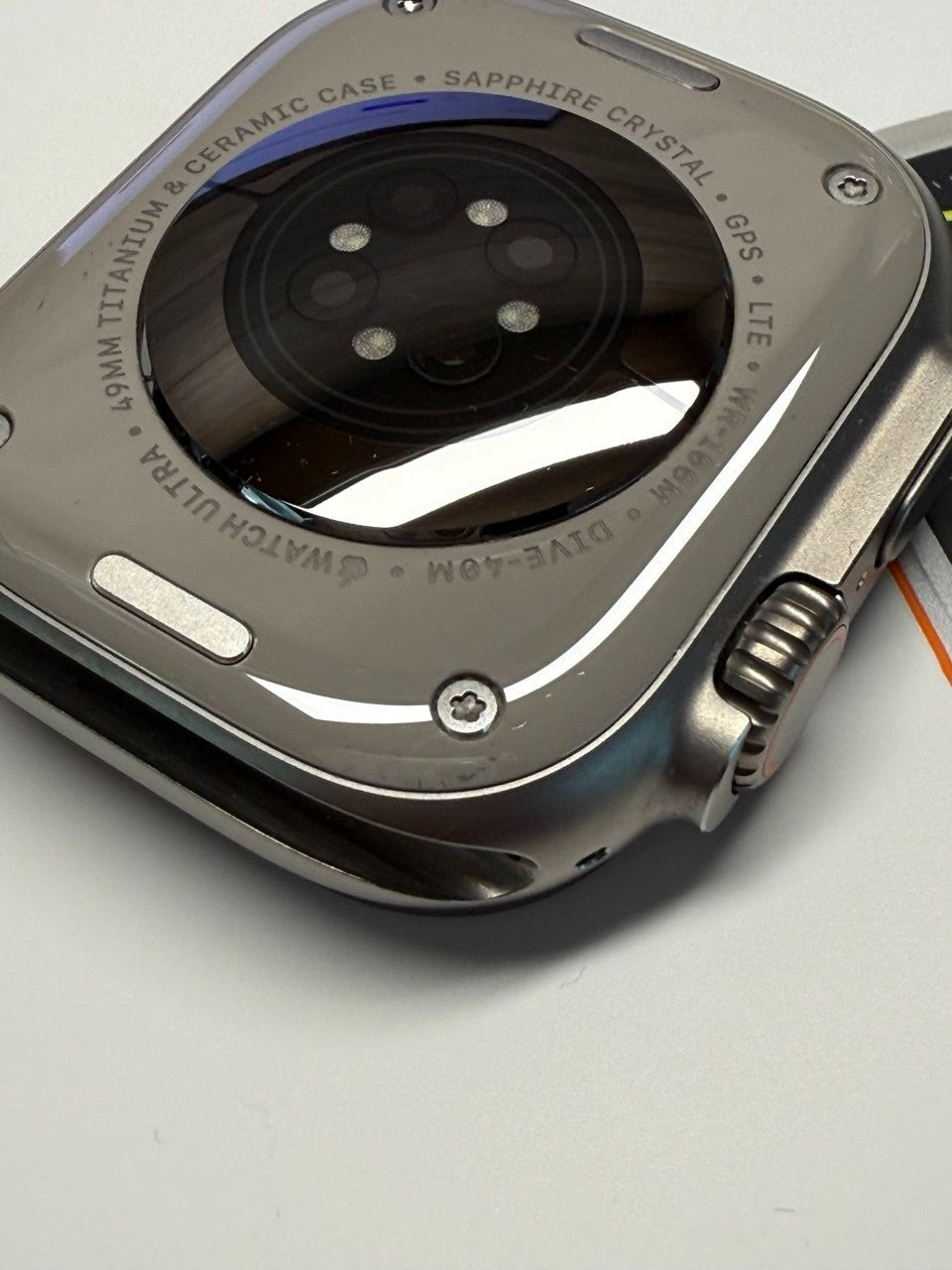 Apple Watch Ultra 2 GPS + Cellular 49mm Natural Titanium Milanese Loop -Small