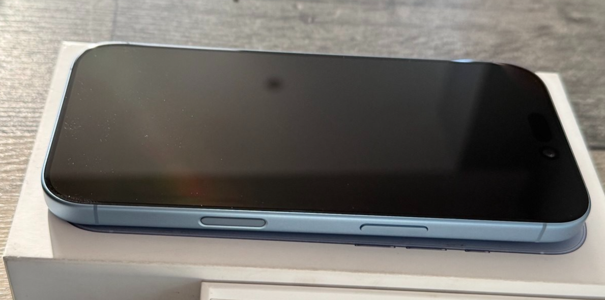 Apple iPhone 17 256GB Sim Free Mobile Phone in Mist Blue, MG6L4QN/A Never used