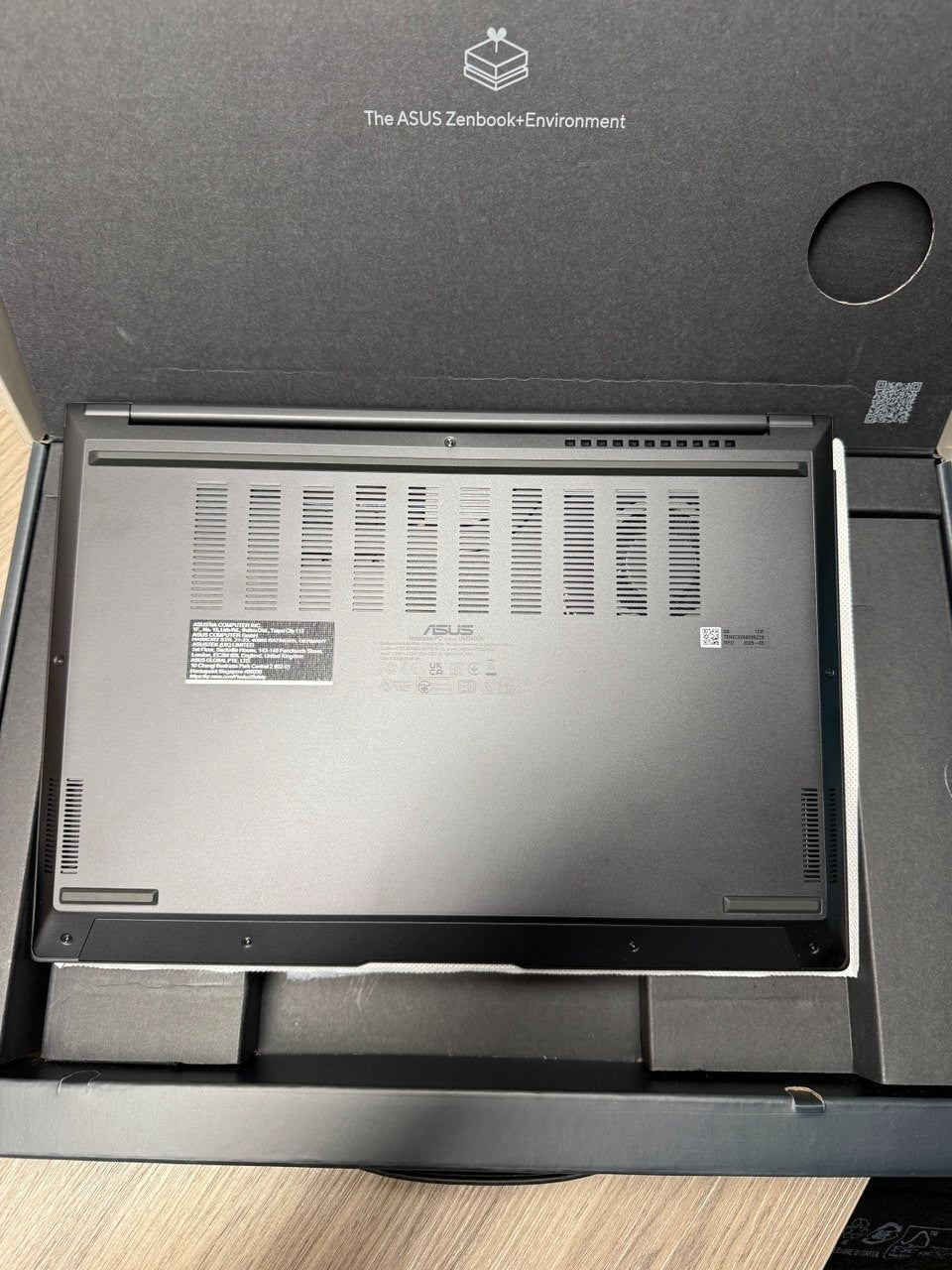 ASUS Zenbook, AMD Ryzen AI 7 16GB RAM 1TB SSD, 14 In OLED Laptop UM3406KA-PP005W