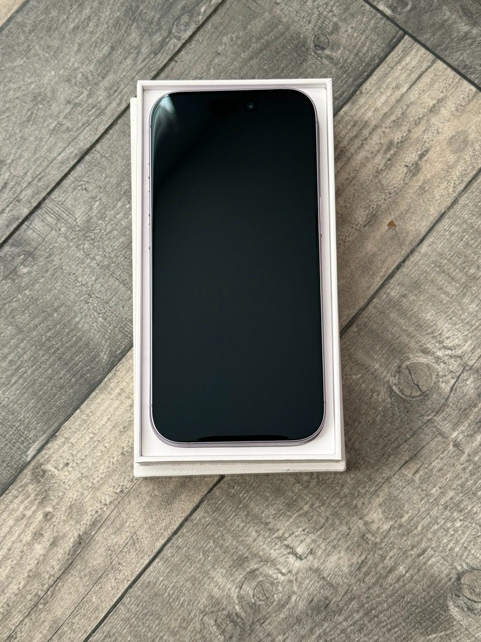 Apple iPhone 17 256GB Sim Free Mobile Phone in Lavender, MG6M4QN/A 60 Cycles