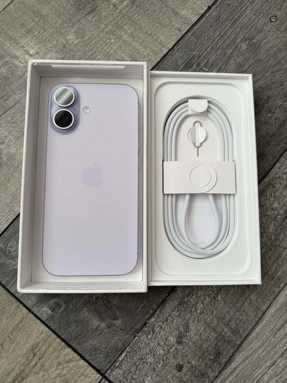 Apple iPhone 17 256GB Sim Free Mobile Phone in Lavender, MG6M4QN/A 60 Cycles