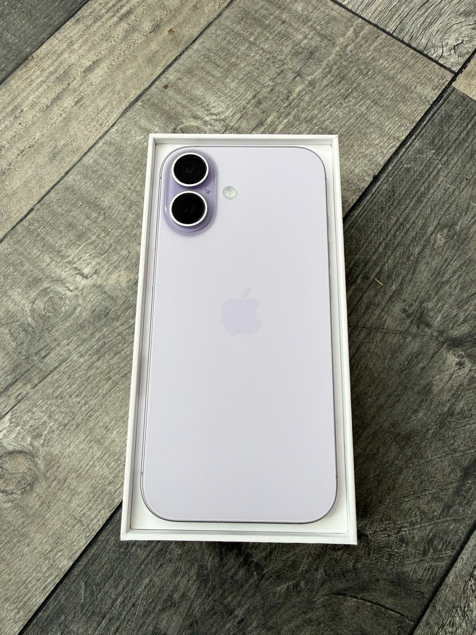 Apple iPhone 17 256GB Sim Free Mobile Phone in Lavender, MG6M4QN/A 60 Cycles