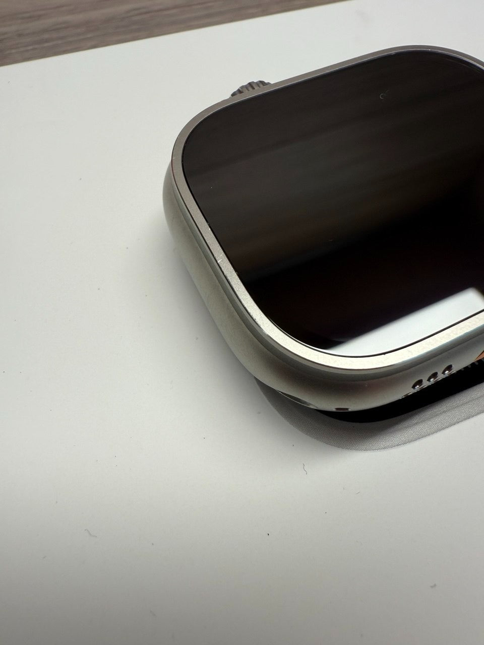 Apple Watch Ultra 2 GPS + Cellular 49mm Natural Titanium Milanese Loop -Small