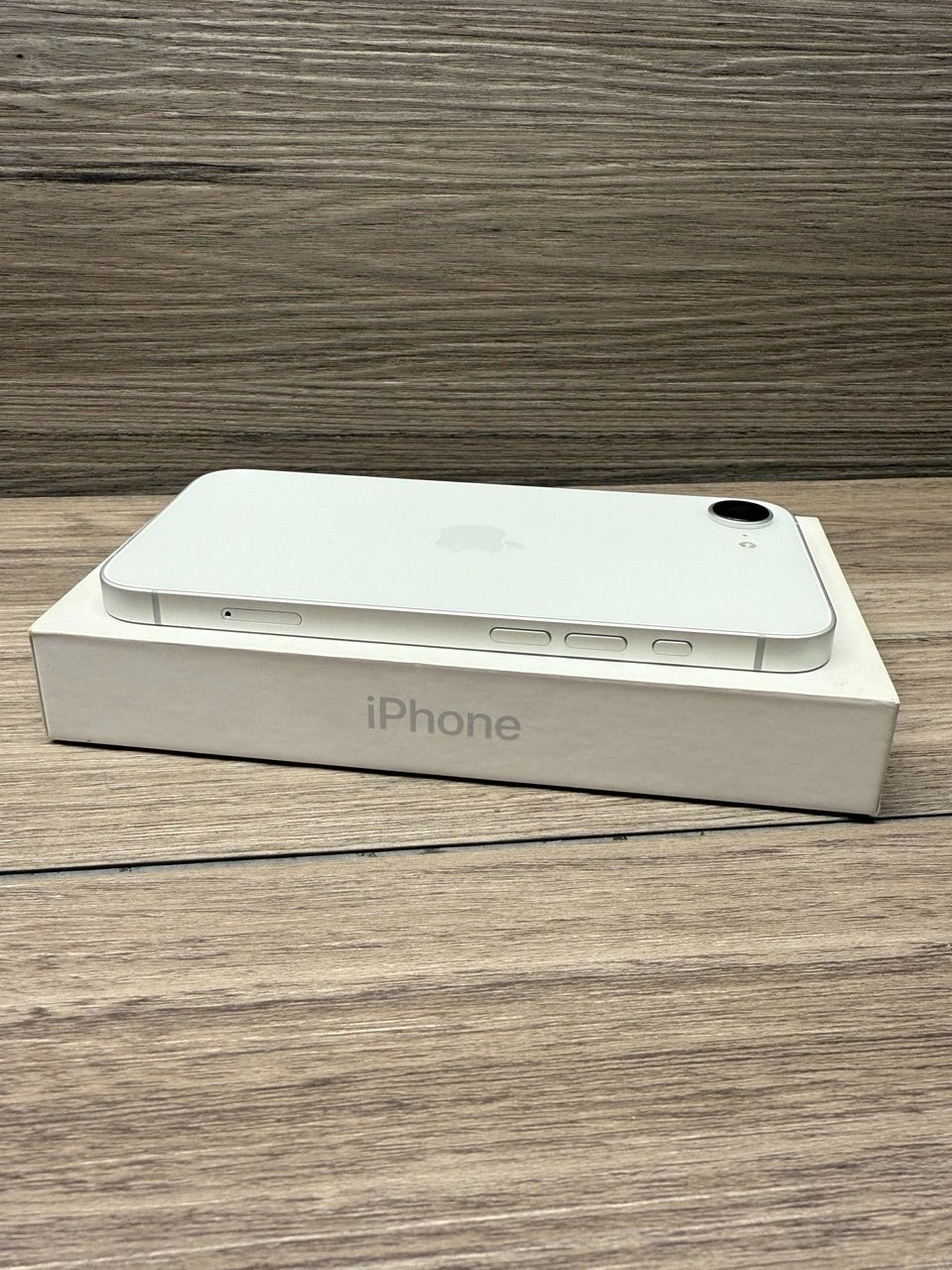 Apple iPhone 16e 128GB Sim Free Mobile Phone in White, MD1R4QN/A 41 cycles