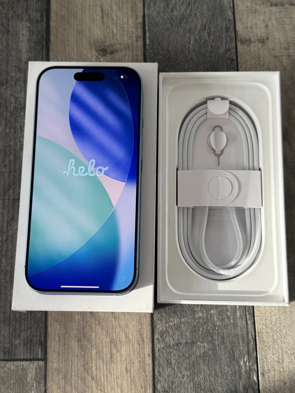 Apple iPhone 17 256GB Sim Free Mobile Phone in Mist Blue, MG6L4QN/A Never used