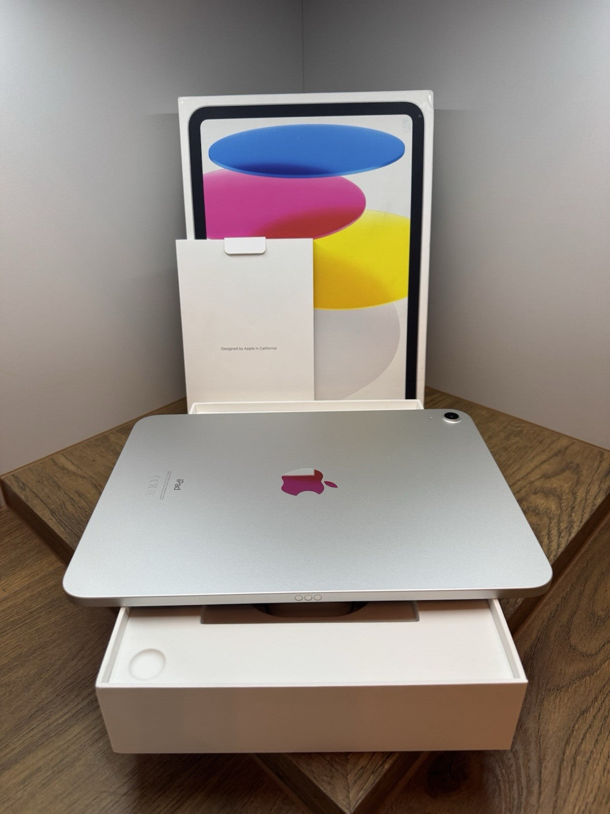 Apple iPad 2022 10.9 Inch Wi-Fi 64GB - Silver - MPQ03B/A  - VAT / Warranty