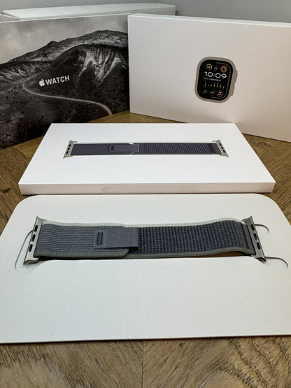 Apple Watch Ultra 2 GPS + Cel 49mm Titanium Case & Green/Grey Trail Loop S/M