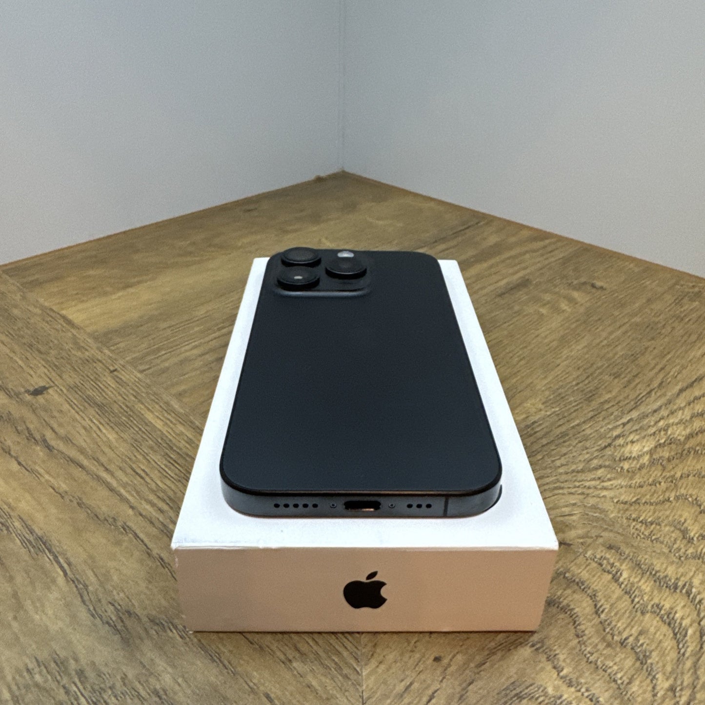 Apple iPhone 15 PRO 128GB BLACK TITANIUM NEW UNLOCKED Apple Warranty VAT